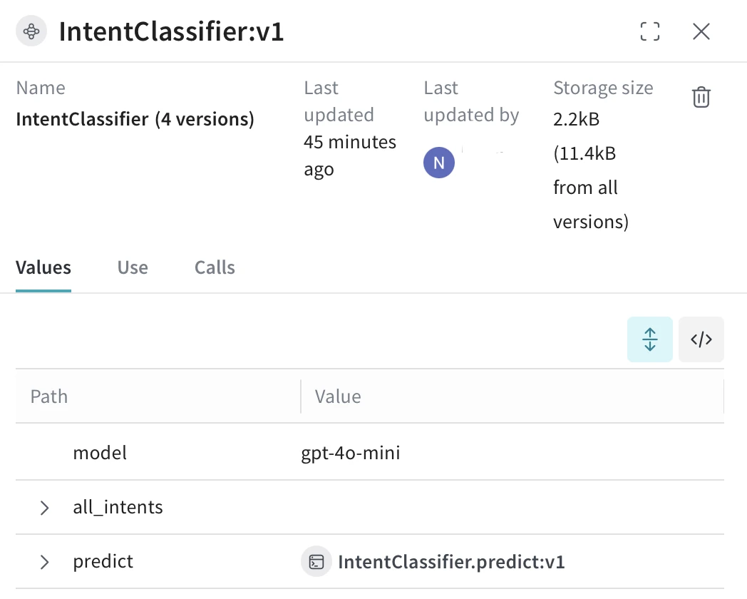 Panneau de configuration du classificateur d'intention affichant les paramètres du modèle et les détails de la version.